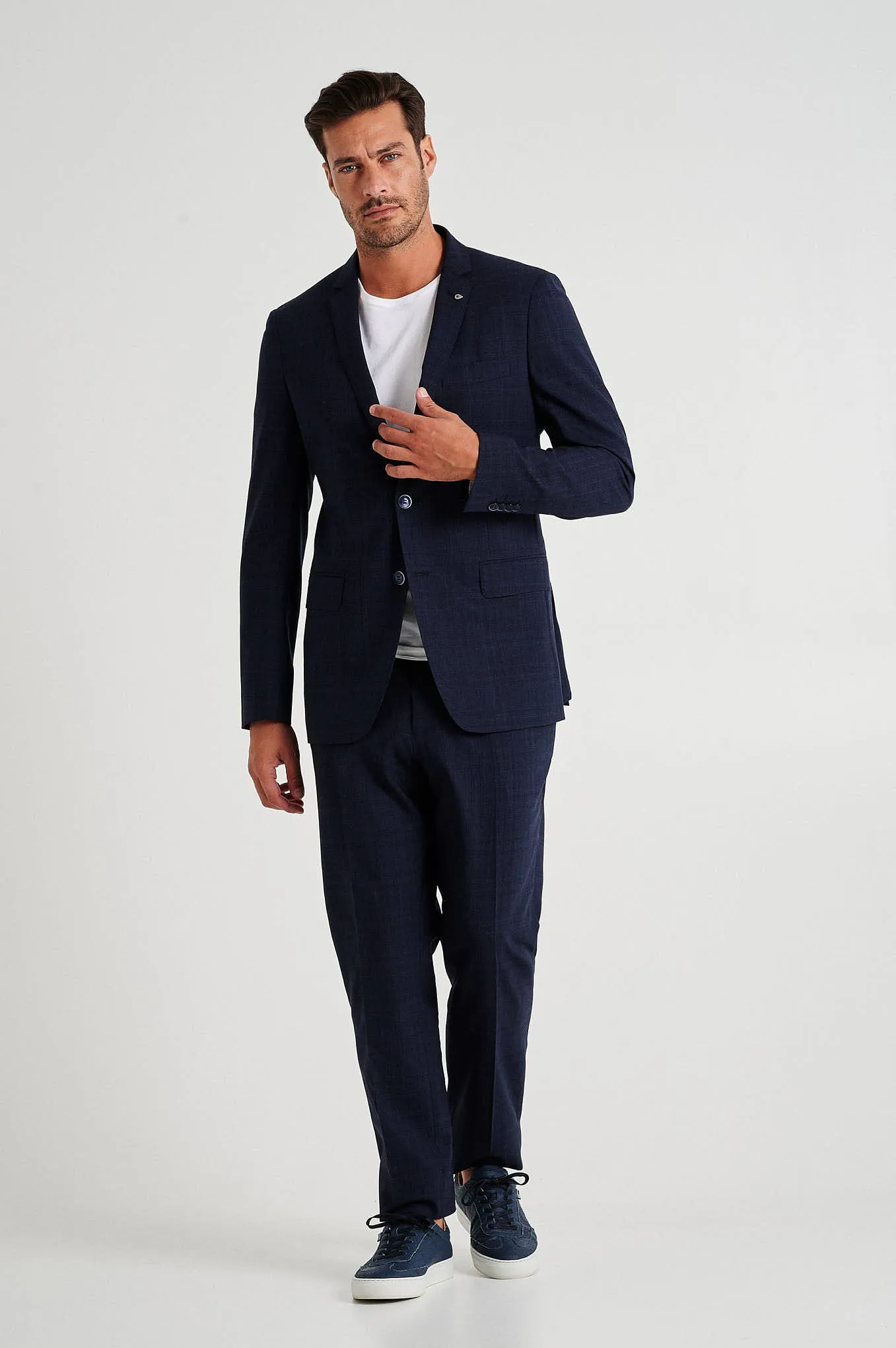 Tailored fit wool stretch suit