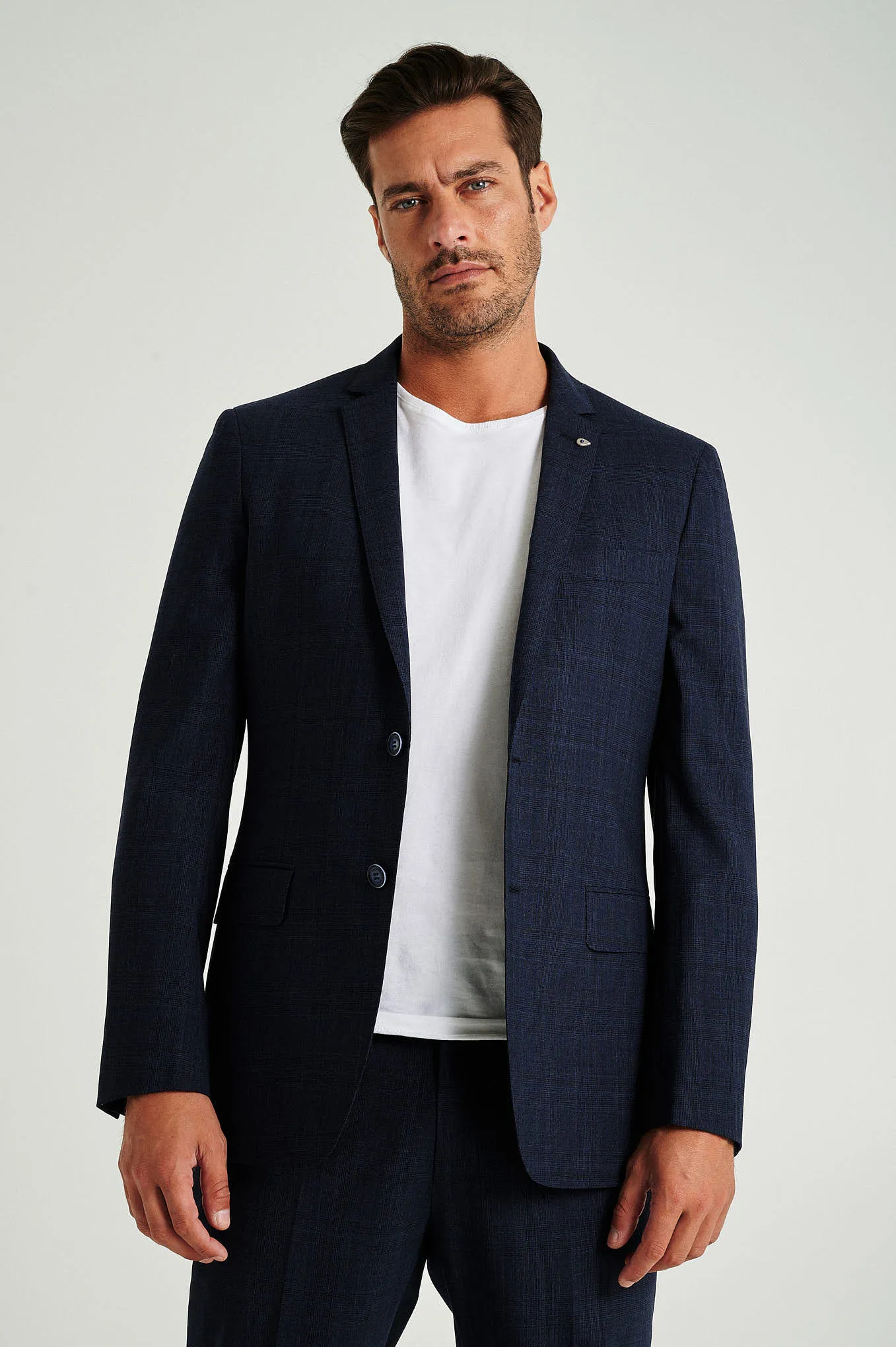 Tailored fit wool stretch suit